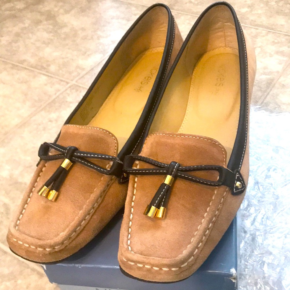 (Bundle bonus!) Nickels - soft looks new ! Suede loafers